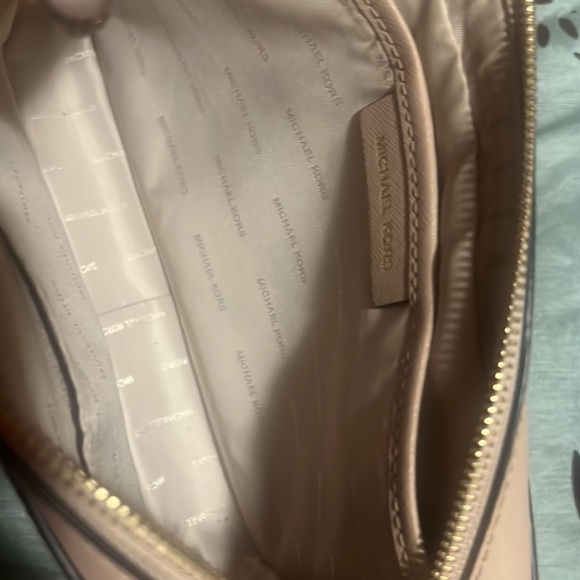 soft pink michael kors crossbody excellent condition!! - Picture 2 of 5